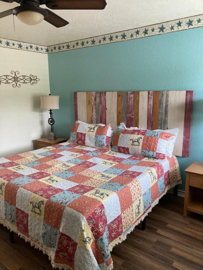 Horseshoe Riverside Lodge Каньйон-Лейк Екстер'єр фото
