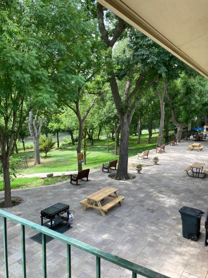 Horseshoe Riverside Lodge Каньйон-Лейк Екстер'єр фото